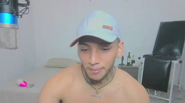 Snapshot of David_Adams2003 chatting on March 6, 2025, 1:24 pm David Adams2003 online show from March 6, 2025, 1:24 pm