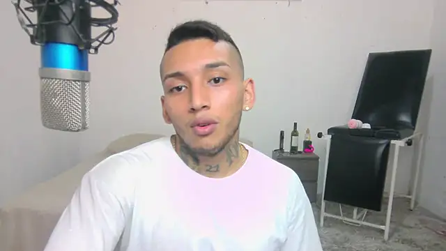 Snapshot of David_Adams2003 chatting on March 3, 2025, 2:06 pm David Adams2003 online show from March 3, 2025, 2:06 pm