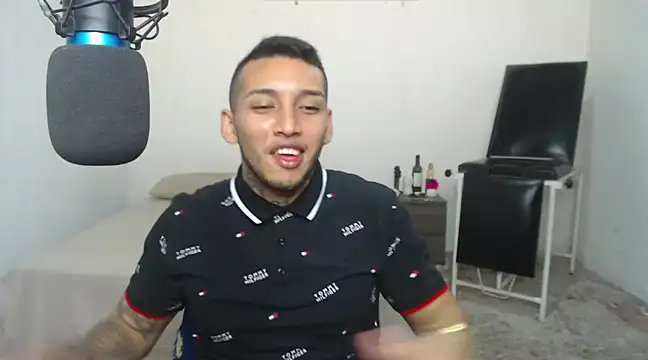 Snapshot of David_Adams2003 chatting on March 8, 2025, 1:14 pm David Adams2003 online show from March 8, 2025, 1:14 pm