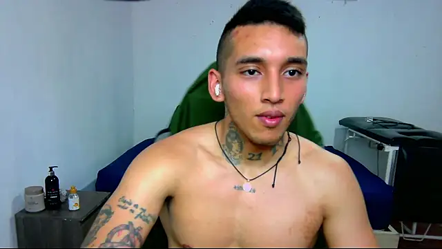 Snapshot of David_Adams2003 chatting on January 7, 2025, 5:42 pm David Adams2003 online show from January 7, 2025, 5:42 pm