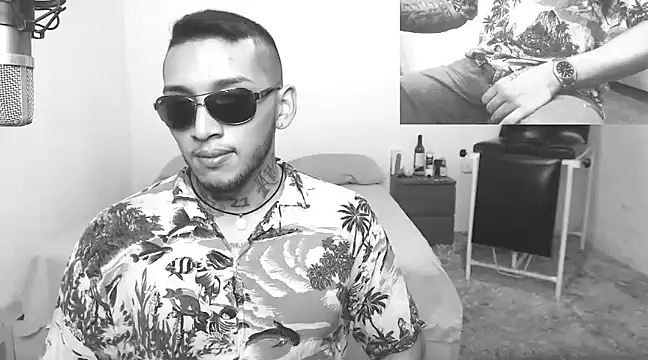 Snapshot of David_Adams2003 chatting on March 15, 2025, 2:01 pm David Adams2003 online show from March 15, 2025, 2:01 pm