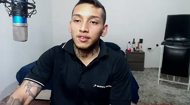 Snapshot of David_Adams2003 chatting on March 19, 2025, 6:01 pm David Adams2003 online show from March 19, 2025, 6:01 pm