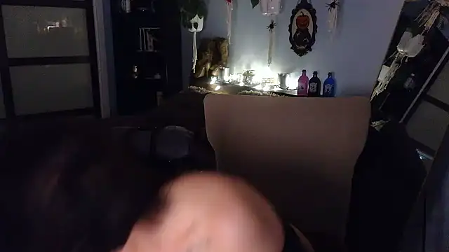 Snapshot of AlessasRoom chatting on October 21, 2025, 3:28 am AlessasRoom online show from October 21, 2025, 3:28 am