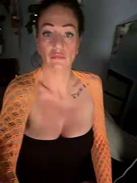 Snapshot of AlessasRoom chatting on October 28, 2025, 6:34 am AlessasRoom online show from October 28, 2025, 6:34 am