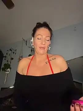 Snapshot of AlessasRoom chatting on November 11, 2025, 7:25 am AlessasRoom online show from November 11, 2025, 7:25 am