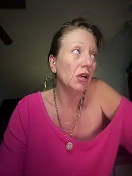 Snapshot of AlessasRoom chatting on May 3, 2026, 5:12 am AlessasRoom online show from May 3, 2026, 5:12 am