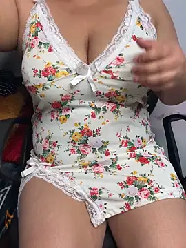 tanvihot2 online show from April 14, 2026, 4:01 pm