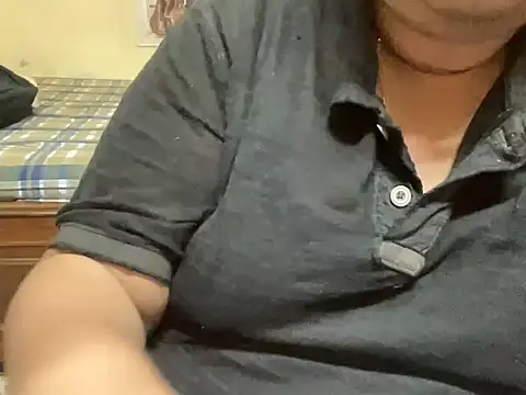 Snapshot of FatIndianBoy chatting on January 13, 2025, 6:49 pm FatIndianBoy online show from January 13, 2025, 6:49 pm