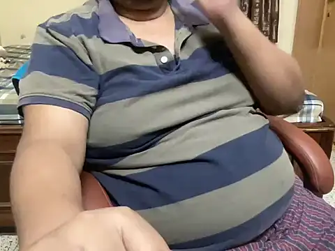 Snapshot of FatIndianBoy chatting on January 12, 2025, 6:16 pm FatIndianBoy online show from January 12, 2025, 6:16 pm