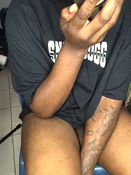 Redfucks333 online show from April 18, 2026, 7:07 pm