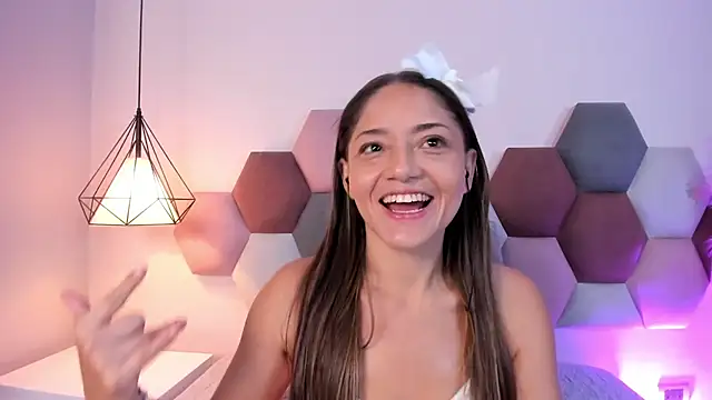 EloiseQuinn online show from December 2, 2025, 1:35 pm