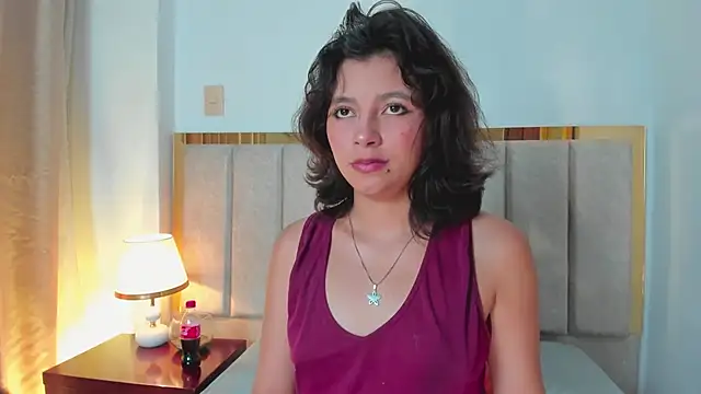 Snapshot of LuciaFerrero chatting on October 4, 2025, 12:34 am LuciaFerrero online show from October 4, 2025, 12:34 am