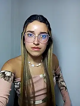 Snapshot of faby_Hot chatting on September 12, 2025, 8:30 pm faby Hot online show from September 12, 2025, 8:30 pm