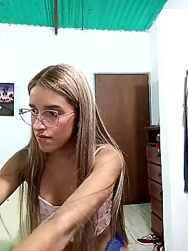 Snapshot of faby_Hot chatting on February 9, 2025, 1:33 am faby Hot online show from February 9, 2025, 1:33 am