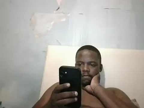 Snapshot of ThamiXX chatting on January 12, 2025, 11:04 pm ThamiXX online show from January 12, 2025, 11:04 pm