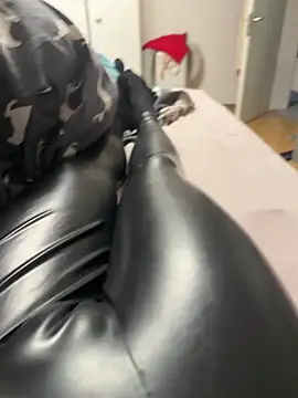 latexmen6 online show from March 1, 2026, 5:40 am