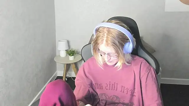 Snapshot of ElizabethHarpper chatting on December 5, 2025, 1:16 am ElizabethHarpper online show from December 5, 2025, 1:16 am