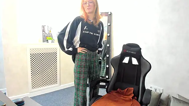 Snapshot of ElizabethHarpper chatting on January 31, 2025, 8:11 am ElizabethHarpper online show from January 31, 2025, 8:11 am