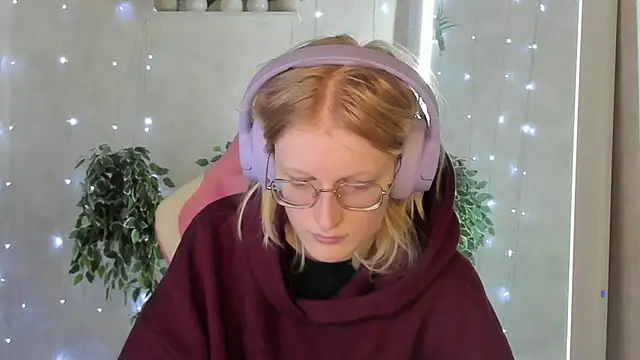 Snapshot of ElizabethHarpper chatting on November 24, 2025, 1:05 am ElizabethHarpper online show from November 24, 2025, 1:05 am