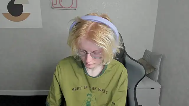 Snapshot of ElizabethHarpper chatting on September 16, 2025, 12:55 am ElizabethHarpper online show from September 16, 2025, 12:55 am