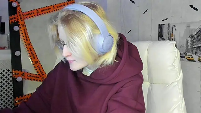 Snapshot of ElizabethHarpper chatting on November 12, 2025, 1:54 am ElizabethHarpper online show from November 12, 2025, 1:54 am