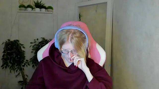 Snapshot of ElizabethHarpper chatting on November 29, 2025, 1:06 am ElizabethHarpper online show from November 29, 2025, 1:06 am