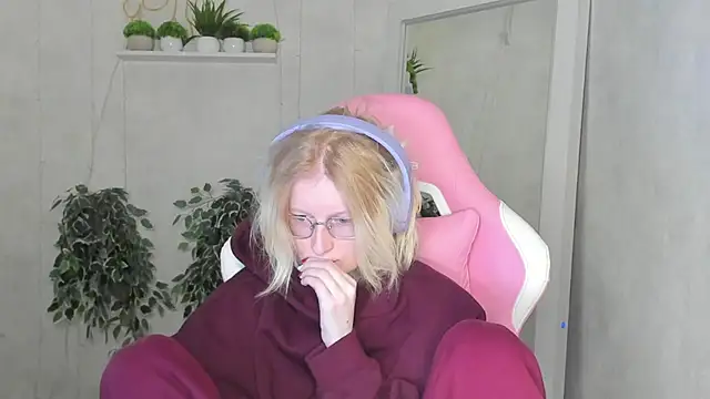 Snapshot of ElizabethHarpper chatting on November 28, 2025, 1:06 am ElizabethHarpper online show from November 28, 2025, 1:06 am