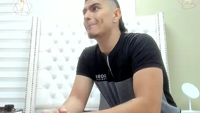 DAVID VICTORIAA online show from October 31, 2025, 1:08 pm