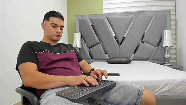 Snapshot of DAVID_VICTORIAA chatting on June 19, 2026, 1:17 pm DAVID VICTORIAA online show from June 19, 2026, 1:17 pm
