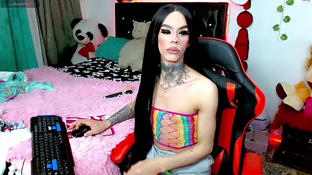 Snapshot of Alextwink chatting on December 16, 2025, 8:13 pm Alextwink online show from December 16, 2025, 8:13 pm