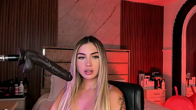 Snapshot of EmiilyHendriixx chatting on September 16, 2025, 8:32 pm EmiilyHendriixx online show from September 16, 2025, 8:32 pm