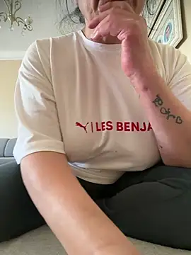 derya35 online show from April 12, 2026, 7:44 am