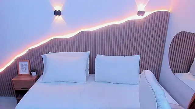 Annie kurt  online show from March 20, 2025, 5:13 am