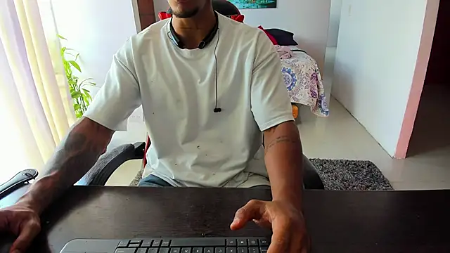 Adam Valenciia online show from September 22, 2025, 4:13 pm