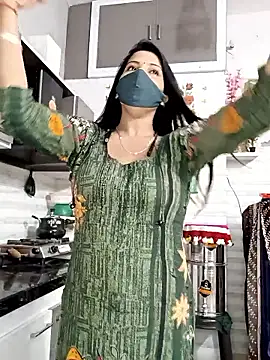 Snapshot of Best-Couple chatting on December 18, 2025, 3:55 am Best-Couple online show from December 18, 2025, 3:55 am