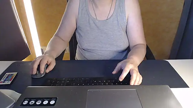 Snapshot of Sweet_Phoenix chatting on July 10, 2026, 7:19 am Sweet Phoenix online show from July 10, 2026, 7:19 am