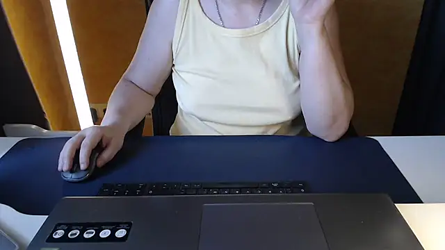 Snapshot of Sweet_Phoenix chatting on July 7, 2026, 8:29 am Sweet Phoenix online show from July 7, 2026, 8:29 am