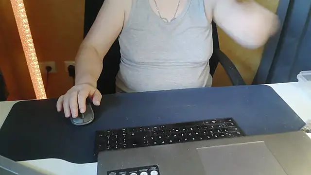 Snapshot of Sweet_Phoenix chatting on June 19, 2026, 1:17 pm Sweet Phoenix online show from June 19, 2026, 1:17 pm