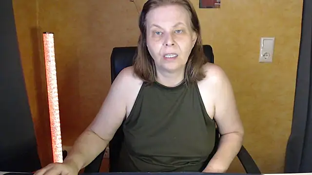 Snapshot of Sweet_Phoenix chatting on July 2, 2026, 8:20 am Sweet Phoenix online show from July 2, 2026, 8:20 am