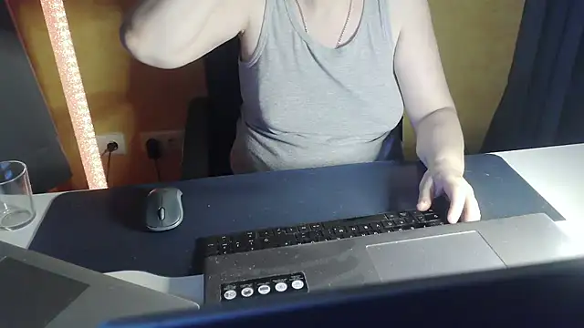 Snapshot of Sweet_Phoenix chatting on June 25, 2026, 7:08 pm Sweet Phoenix online show from June 25, 2026, 7:08 pm