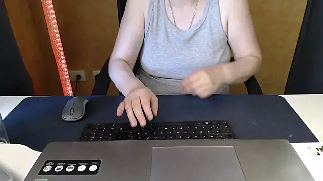Snapshot of Sweet_Phoenix chatting on June 4, 2026, 10:20 am Sweet Phoenix online show from June 4, 2026, 10:20 am
