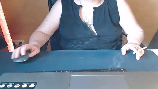 Snapshot of Sweet_Phoenix chatting on July 14, 2026, 10:43 am Sweet Phoenix online show from July 14, 2026, 10:43 am