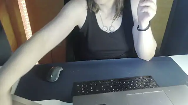Snapshot of Sweet_Phoenix chatting on June 9, 2026, 7:42 am Sweet Phoenix online show from June 9, 2026, 7:42 am