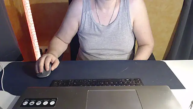 Snapshot of Sweet_Phoenix chatting on July 8, 2026, 8:20 pm Sweet Phoenix online show from July 8, 2026, 8:20 pm