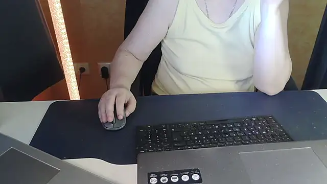 Snapshot of Sweet_Phoenix chatting on June 24, 2026, 8:02 am Sweet Phoenix online show from June 24, 2026, 8:02 am