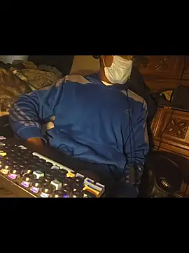 dominatingblacklove online show from December 17, 2025, 4:23 pm