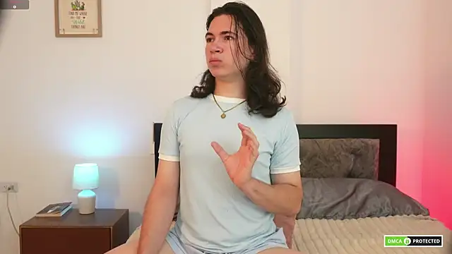 cute erelis  online show from April 15, 2026, 3:23 am