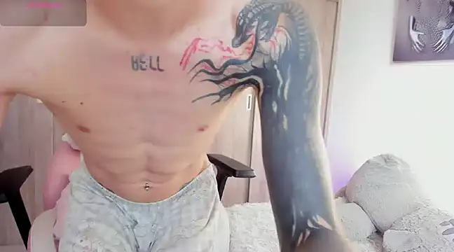 Snapshot of Henophiid chatting on February 4, 2025, 12:55 pm Henophiid online show from February 4, 2025, 12:55 pm