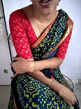 Snapshot of lovelygirl4567 chatting on October 28, 2025, 5:29 am lovelygirl4567 online show from October 28, 2025, 5:29 am