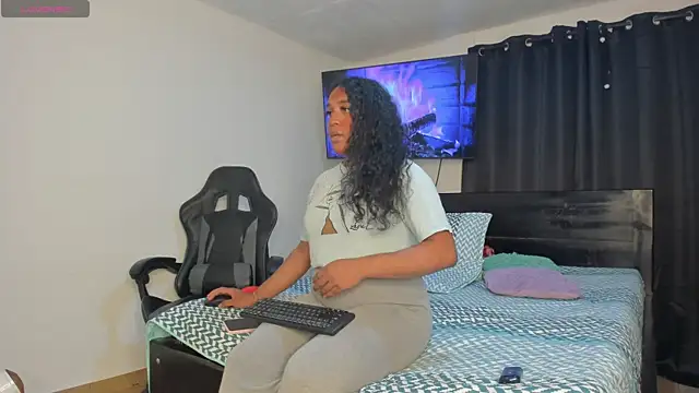 Snapshot of madisonbrunette chatting on October 14, 2025, 3:51 am madisonbrunette online show from October 14, 2025, 3:51 am